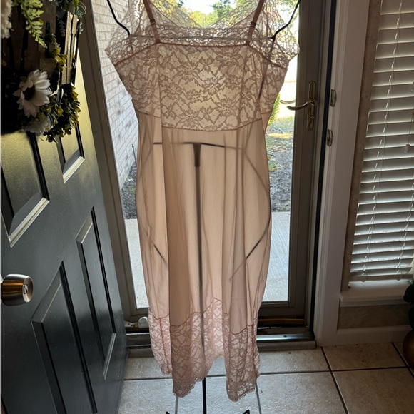 Vintage 1960s Elaborate Vanity Fair 38 T Pink Nylon Full Slip Formal 8” Lace - Picture 5 of 10